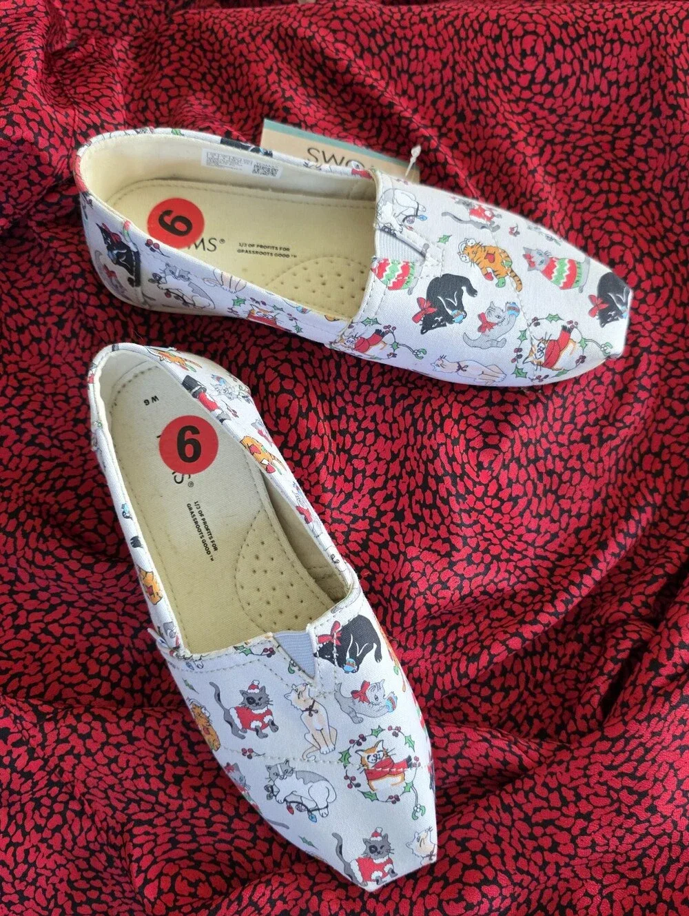 NWT TOMS Christmas Cats Slip-On Shoes – Kids 4/4.5 Women’s Size 6